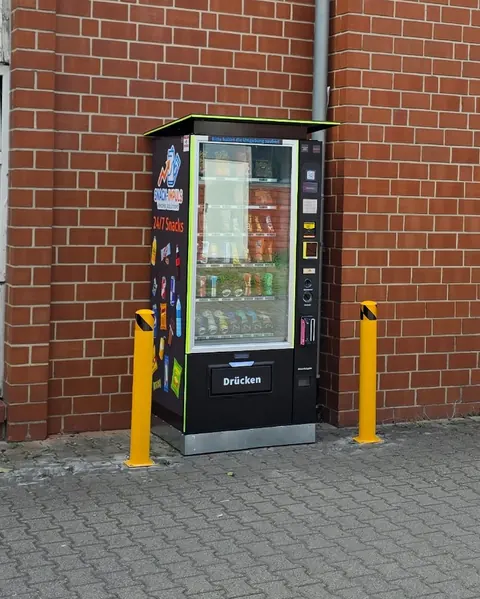 Snack-Impuls-Automat mit Überdachung am Fitnesscenter in Drensteinfurt